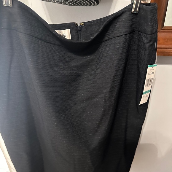 NEW LE SUIT - Picture 3 of 6